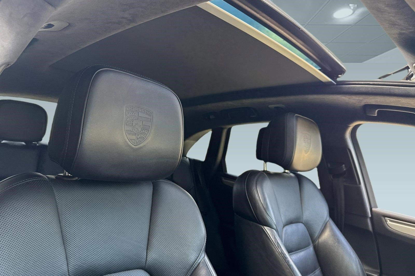 Used 2016 Porsche Macan Turbo image 14