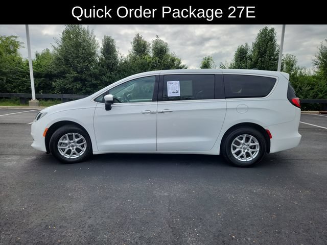 Used 2022 Chrysler Voyager LX FWD image 4