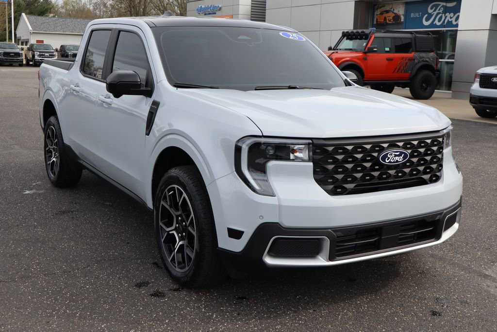 Used 2025 Ford Maverick Lariat image 2