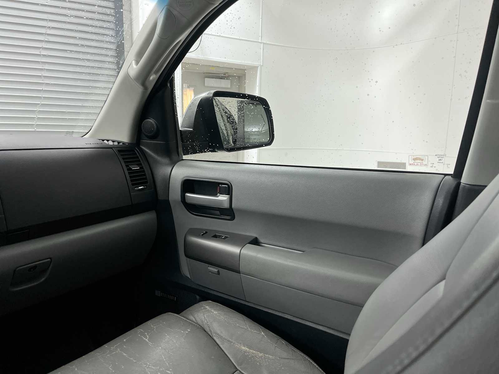 Used 2011 Toyota Sequoia Limited AWD/4WD image 11