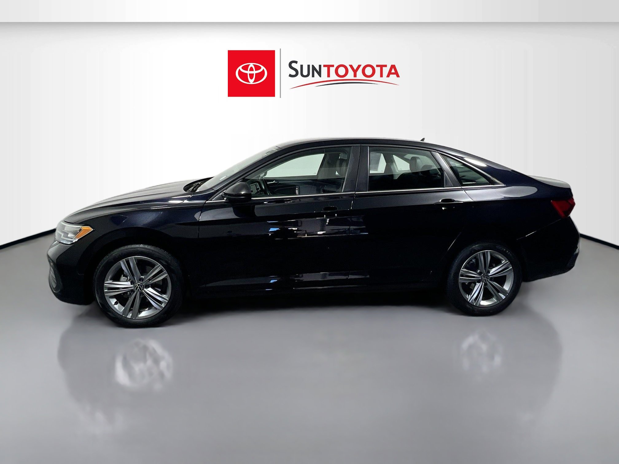 Used 2024 Volkswagen Jetta SE image 7