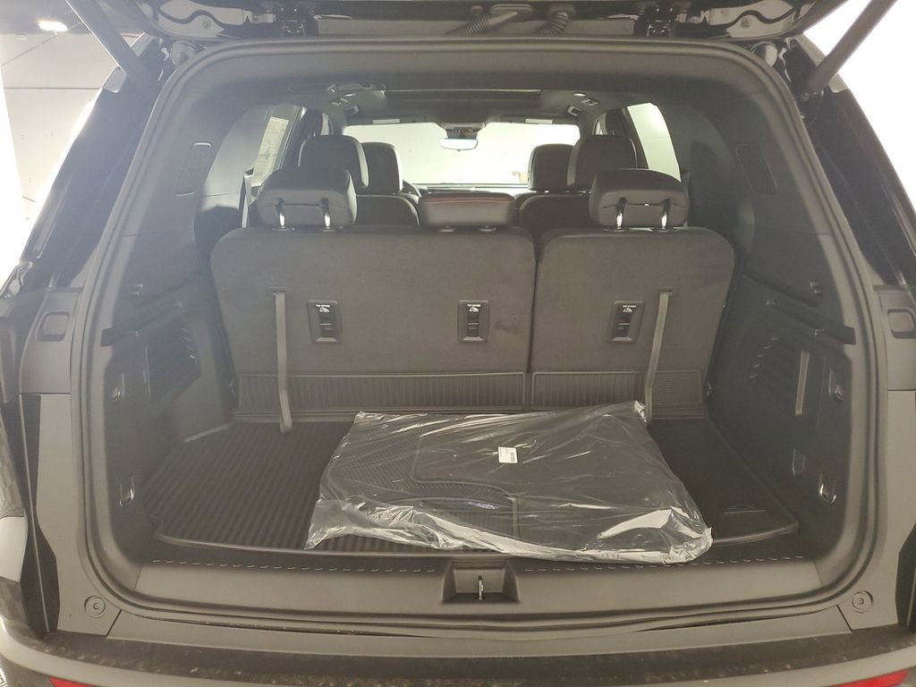 New 2026 Chevrolet Traverse Z71 w/ Enhanced Driving Package AWD/4WD image 36