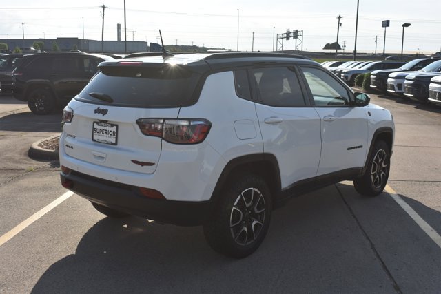 Used 2025 Jeep Compass Trailhawk AWD/4WD image 5