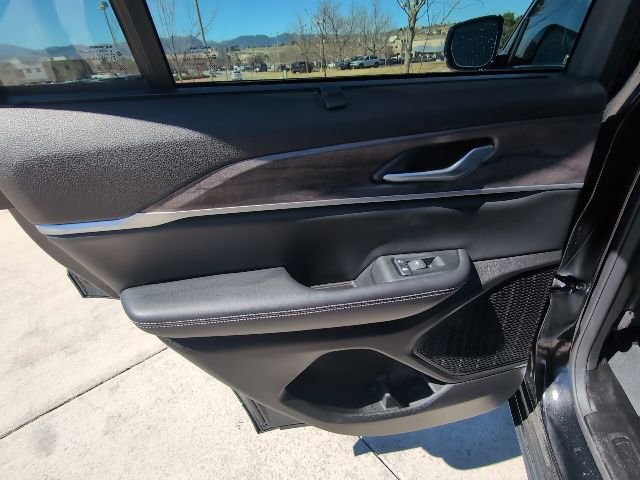 Used 2024 Jeep Grand Cherokee Limited w/ Luxury Tech Group II image 27