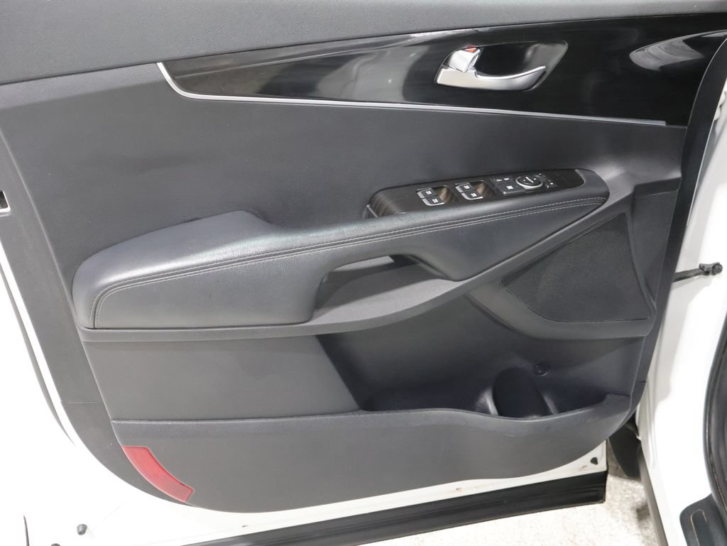 Used 2019 Kia Sorento AWD V6 image 12