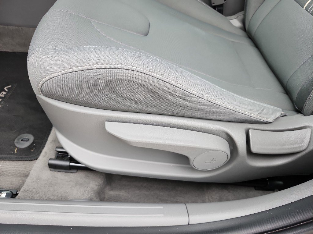 Used 2023 Hyundai Elantra SEL w/ Convenience Package image 16