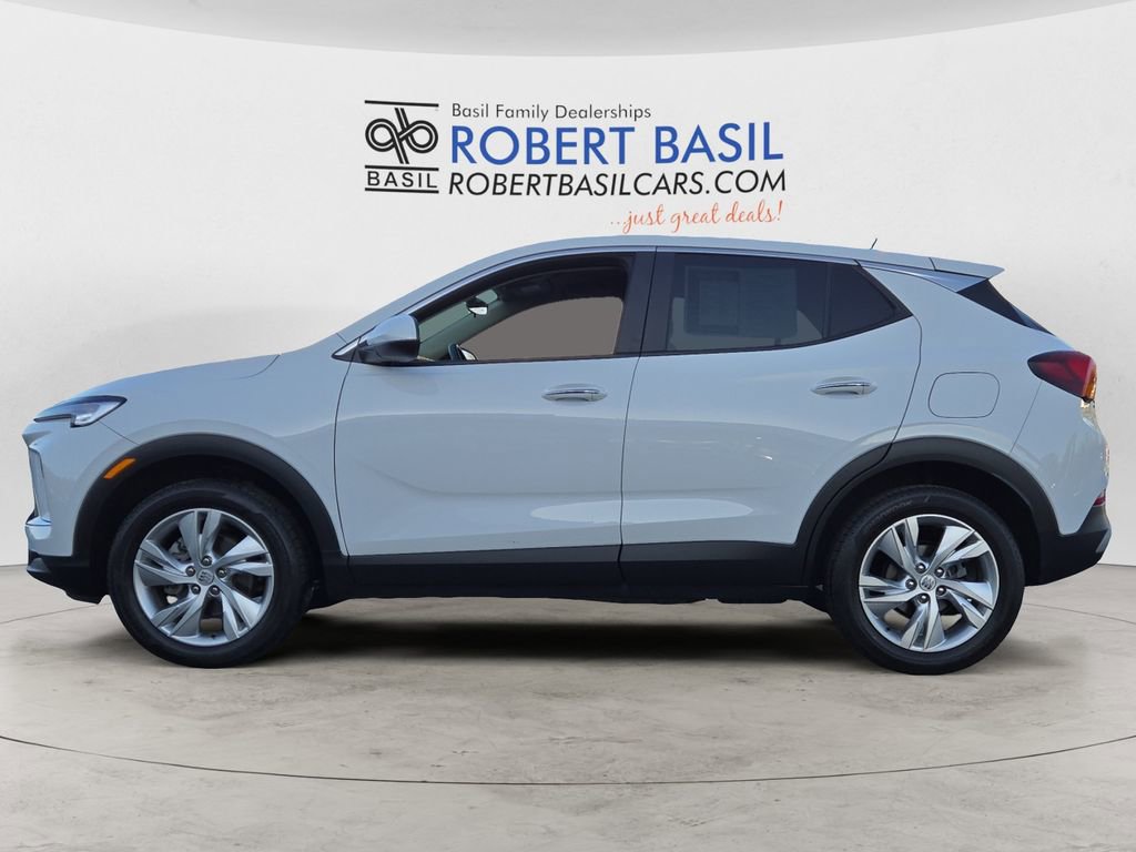 Used 2024 Buick Encore GX Preferred w/ Comfort Package image 2