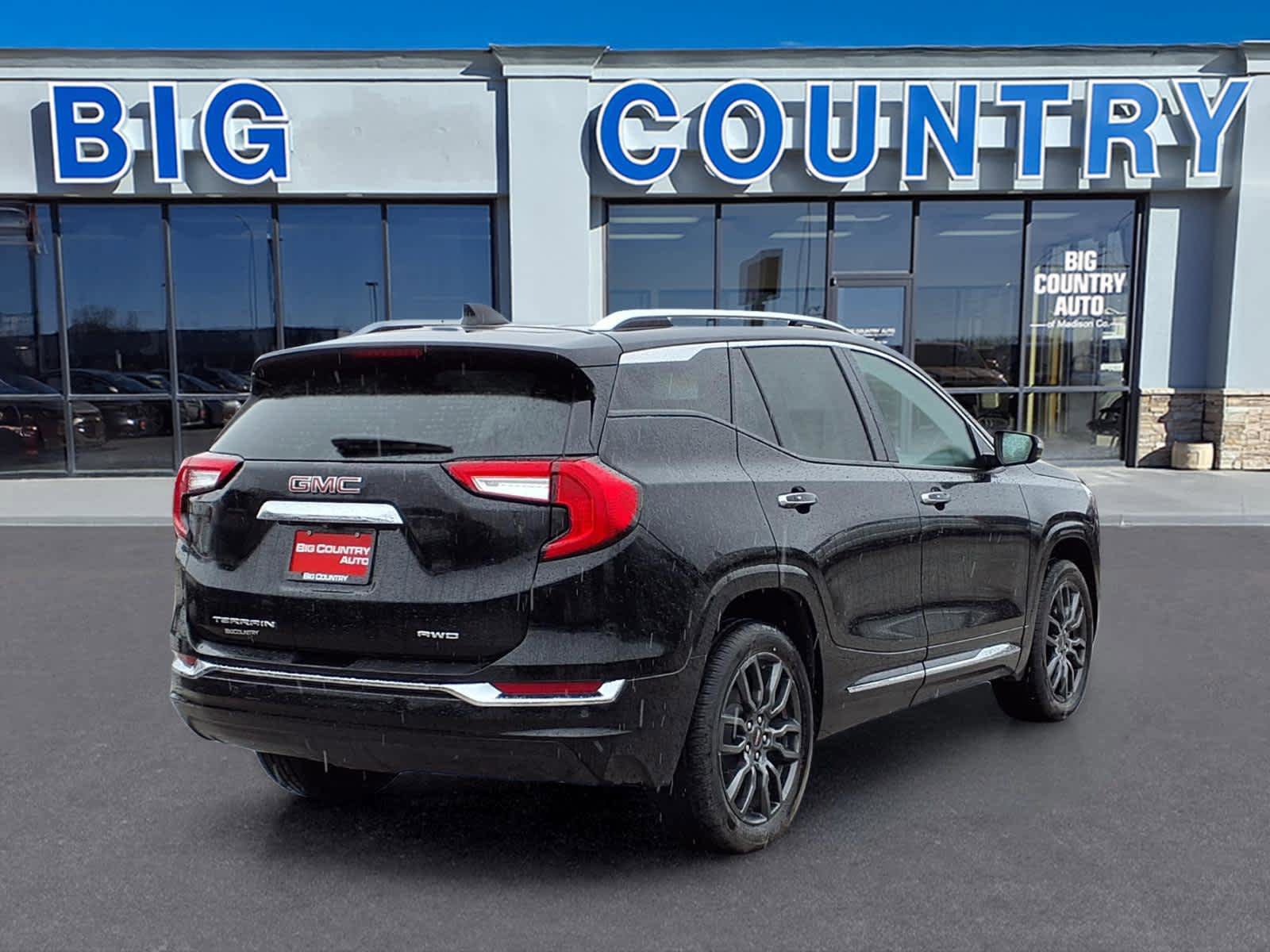 Used 2023 GMC Terrain Denali w/ Black Diamond Edition image 8
