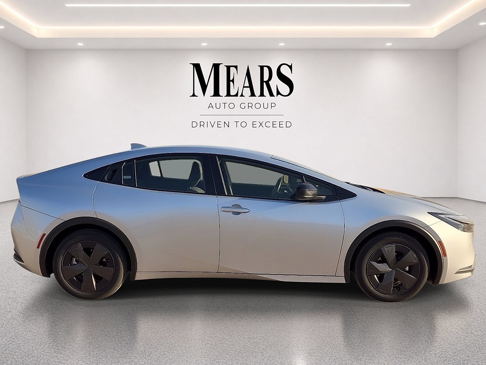 Used 2025 Toyota Prius LE FWD image 6