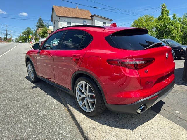 Used 2019 Alfa Romeo Stelvio Ti Sport w/ Quick Order Package 22S Sport AWD/4WD image 6