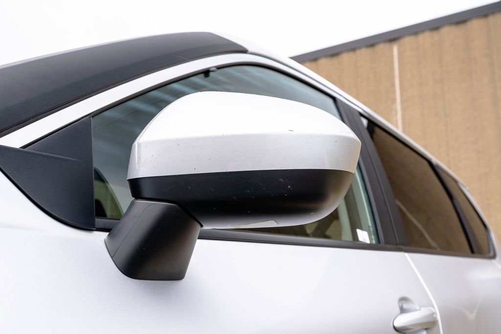 Used 2023 Nissan Rogue SV image 11