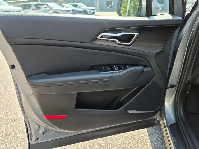 Used 2025 Kia Sportage EX FWD image 10