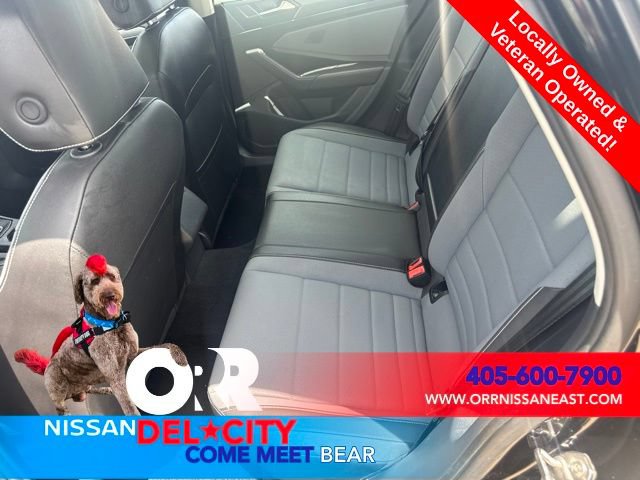 Used 2025 Volkswagen Jetta SE FWD image 11