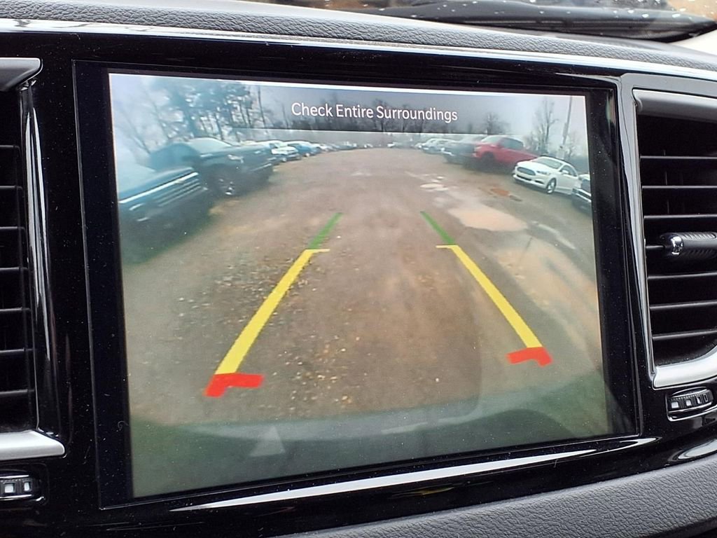 Used 2024 Chrysler Pacifica Touring-L image 26