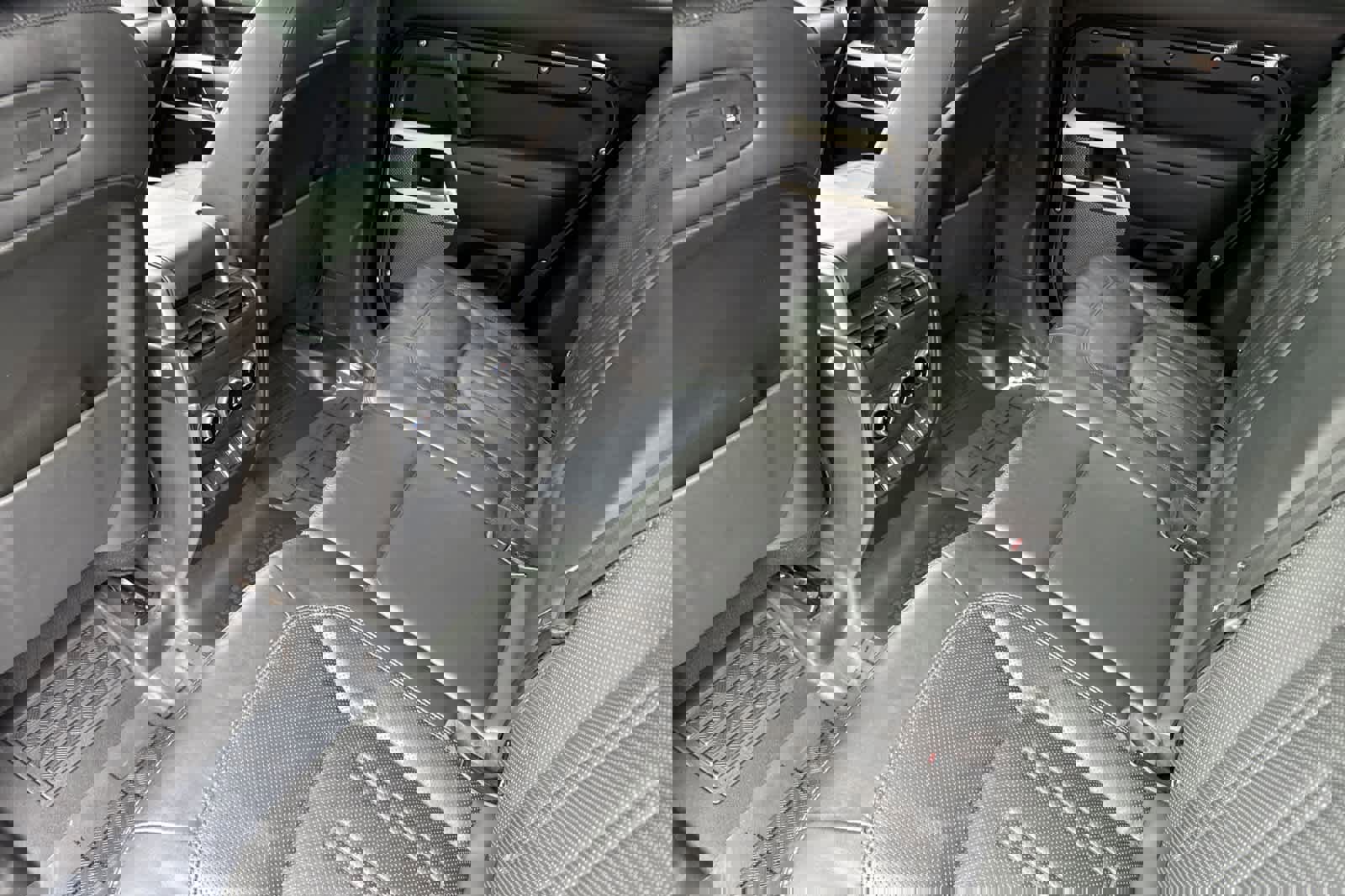 Used 2020 Land Rover Defender 110 HSE image 4