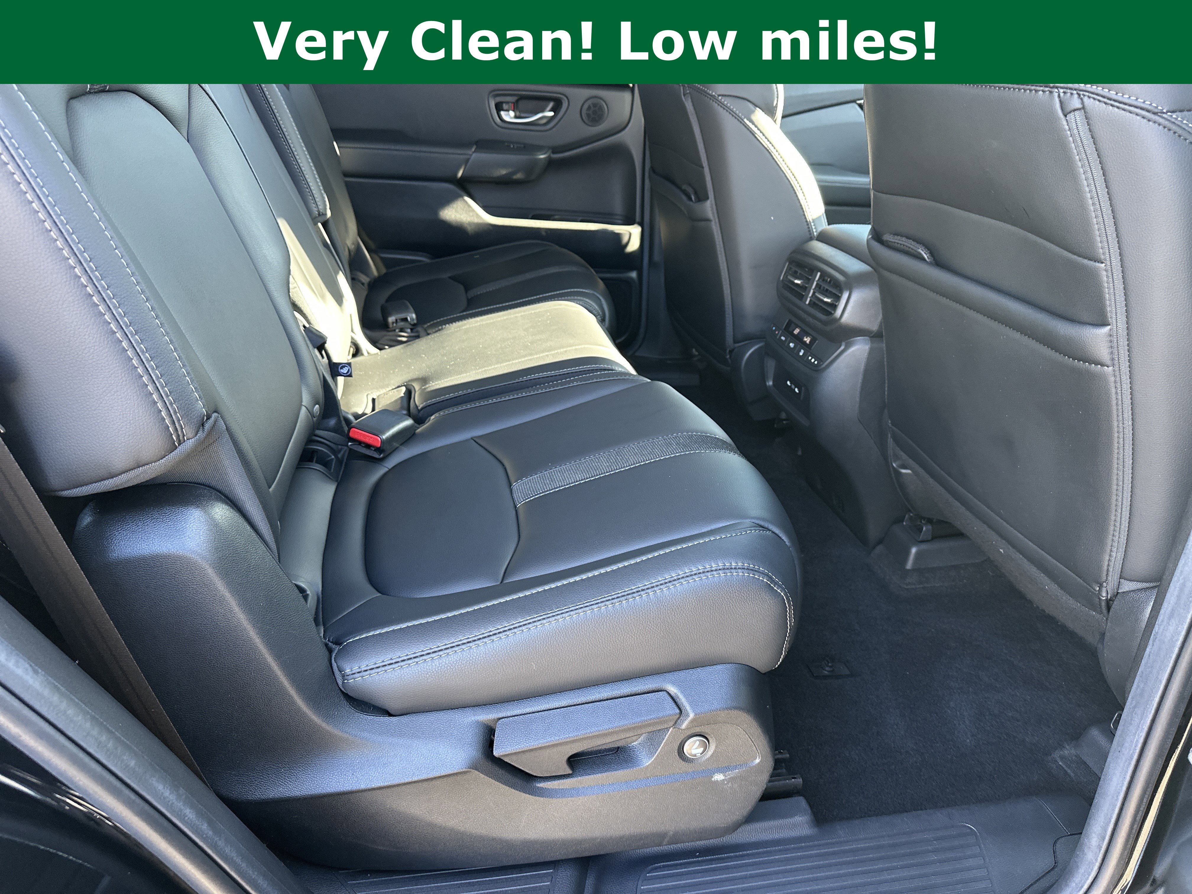 Used 2025 Honda Pilot Touring image 17