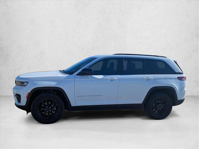 Used 2024 Jeep Grand Cherokee Laredo X image 2