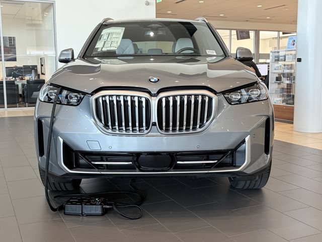 Used 2026 BMW X5 xDrive40i w/ Climate Comfort Package AWD/4WD image 2