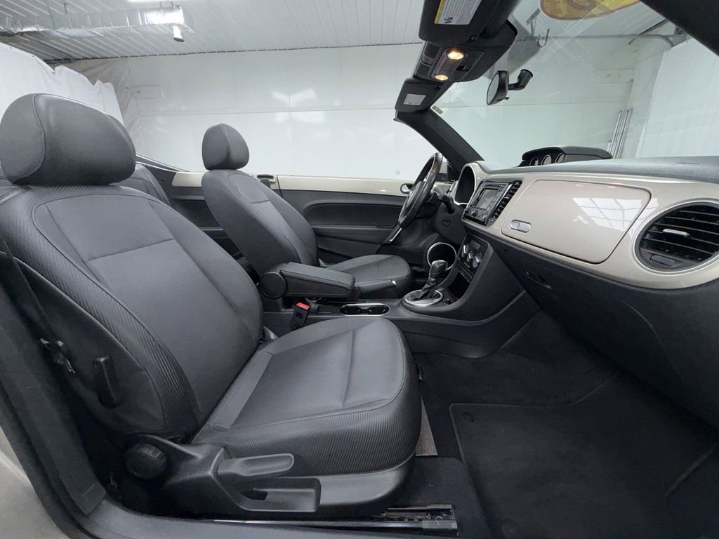 Used 2015 Volkswagen Beetle TDI image 11