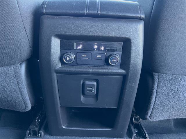 Used 2022 Chevrolet Traverse LT image 22