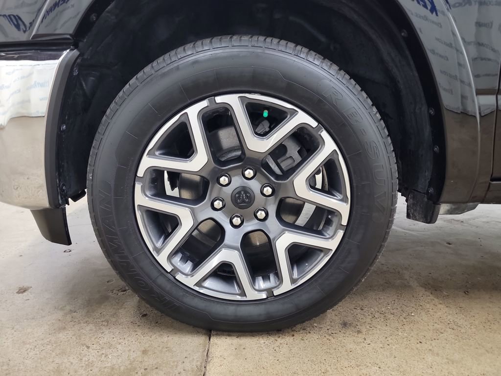 Used 2025 RAM 1500 Laramie image 15