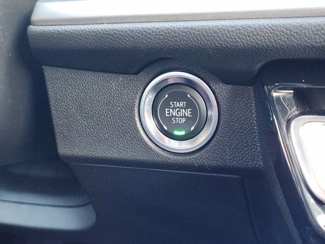 Used 2025 Chevrolet Traverse LT image 8