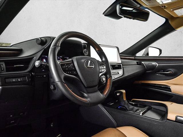Used 2024 Lexus ES 300h Ultra Luxury w/ Accessory Package (Z1) FWD image 10