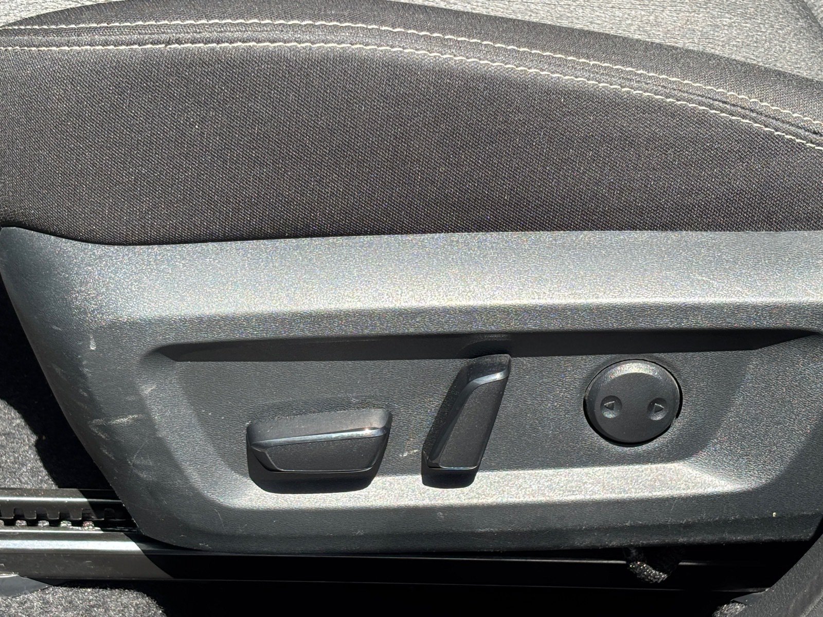 Used 2025 Nissan Rogue SV AWD/4WD image 27