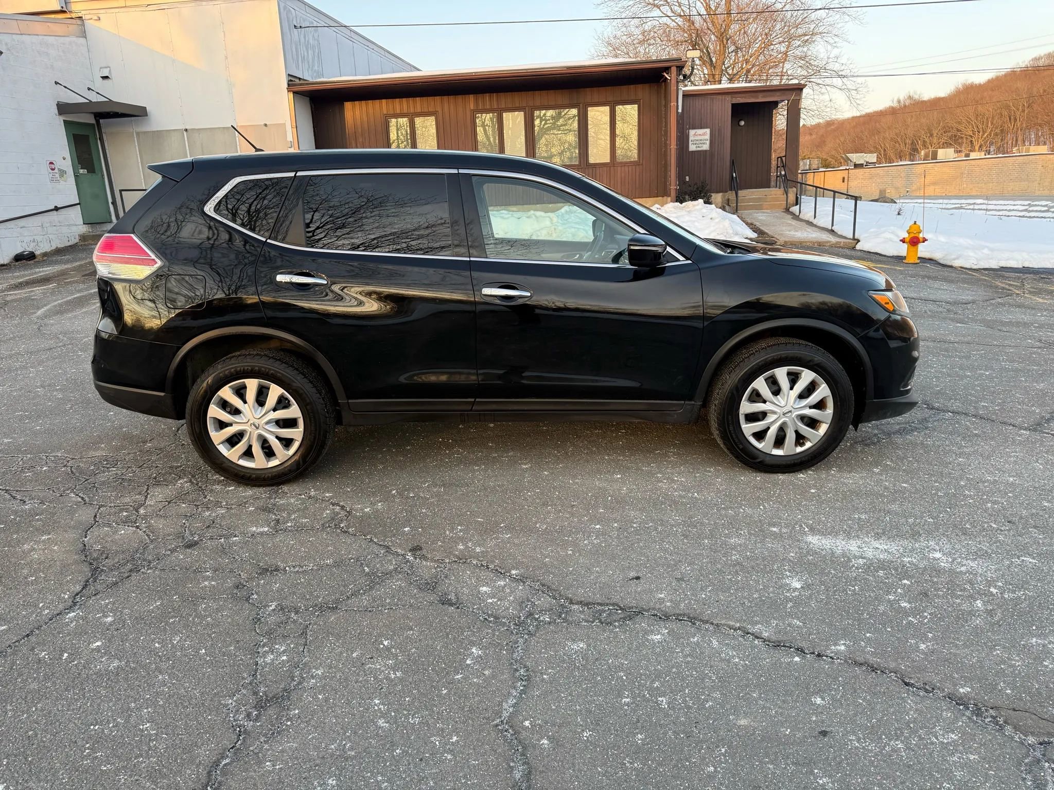 Used 2014 Nissan Rogue S image 3