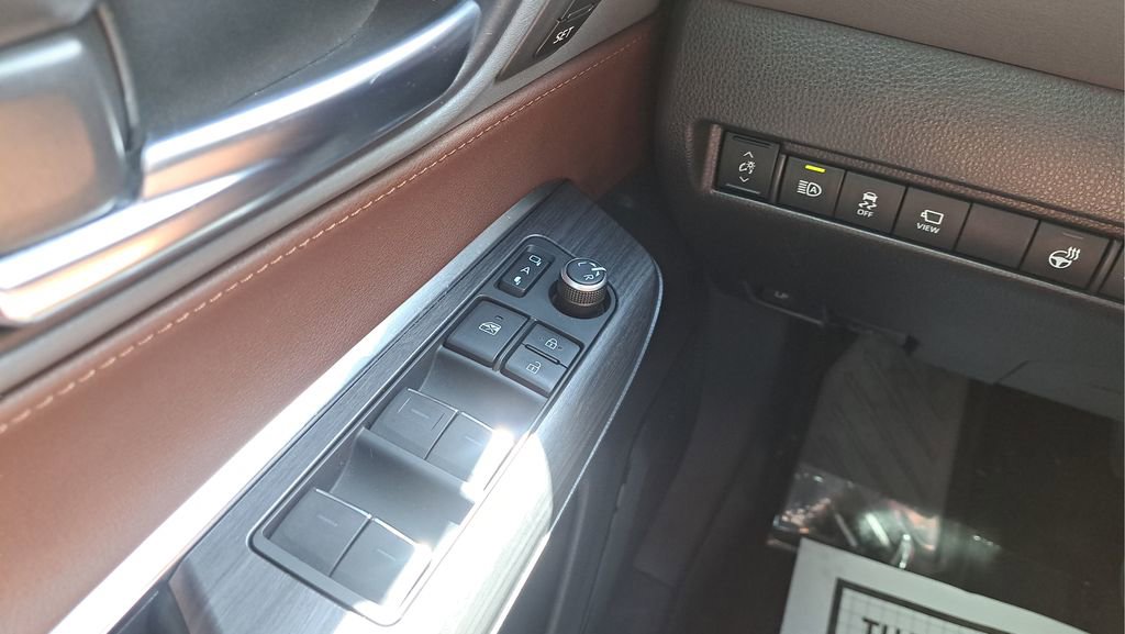 Certified 2021 Toyota Venza Limited image 24