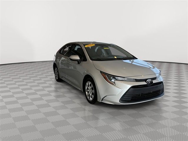 Used 2023 Toyota Corolla LE image 2