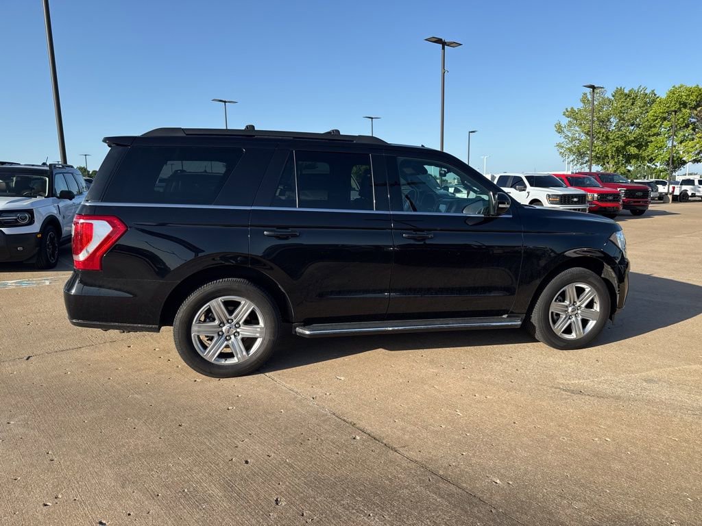 Used 2019 Ford Expedition XLT w/ Equipment Group 202A AWD/4WD image 3