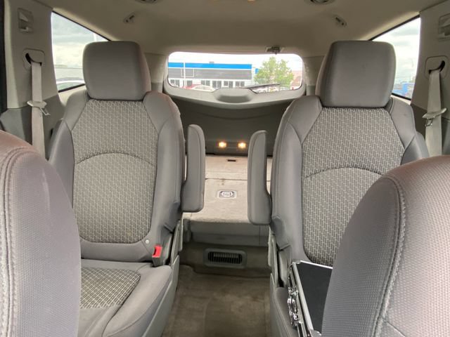 Used 2011 Chevrolet Traverse LT w/ Personal Connectivity Package FWD image 11