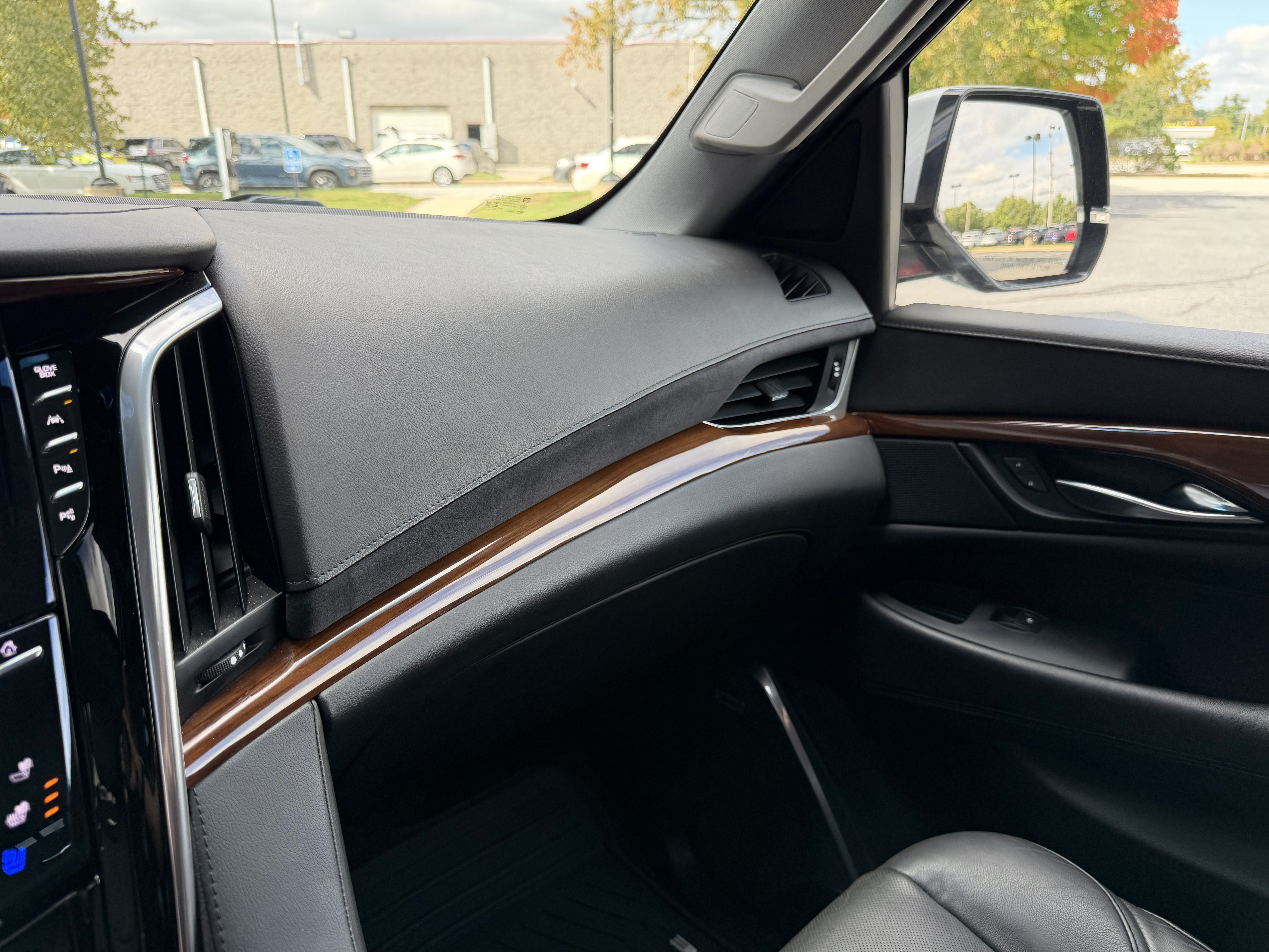 Used 2019 Cadillac Escalade ESV Luxury AWD/4WD image 48
