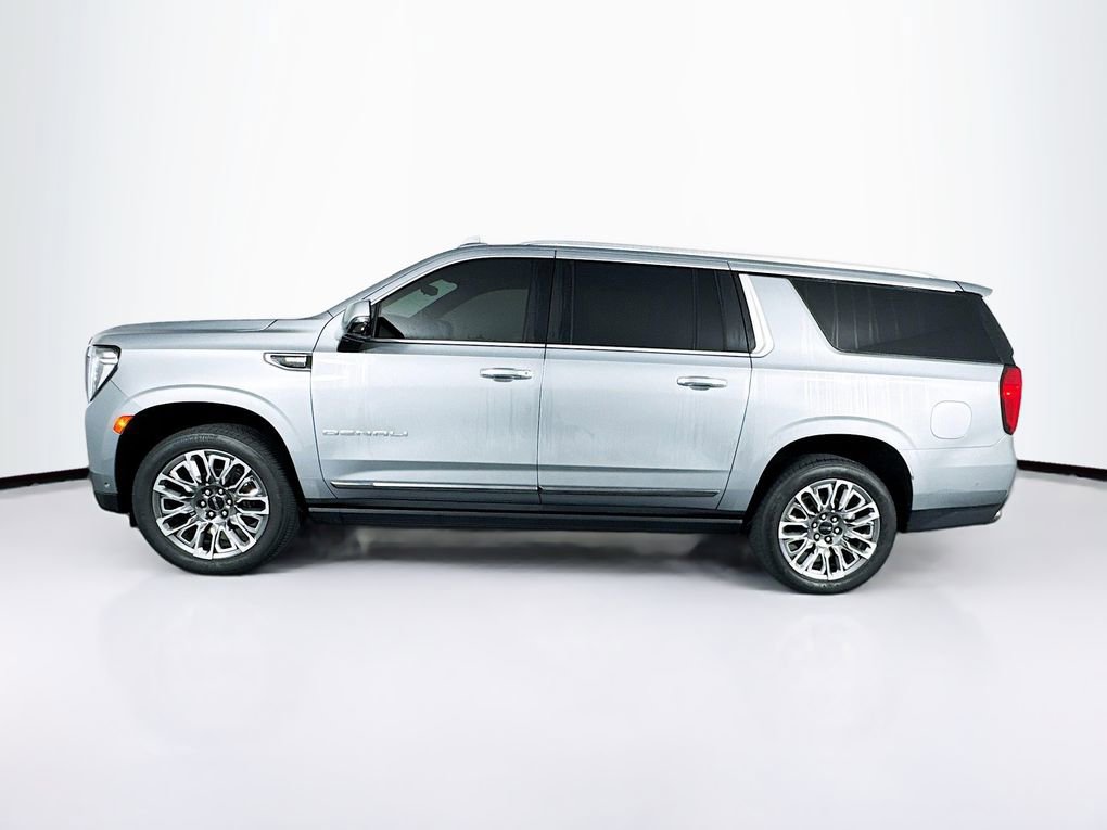 Used 2023 GMC Yukon XL Denali Ultimate AWD/4WD image 6