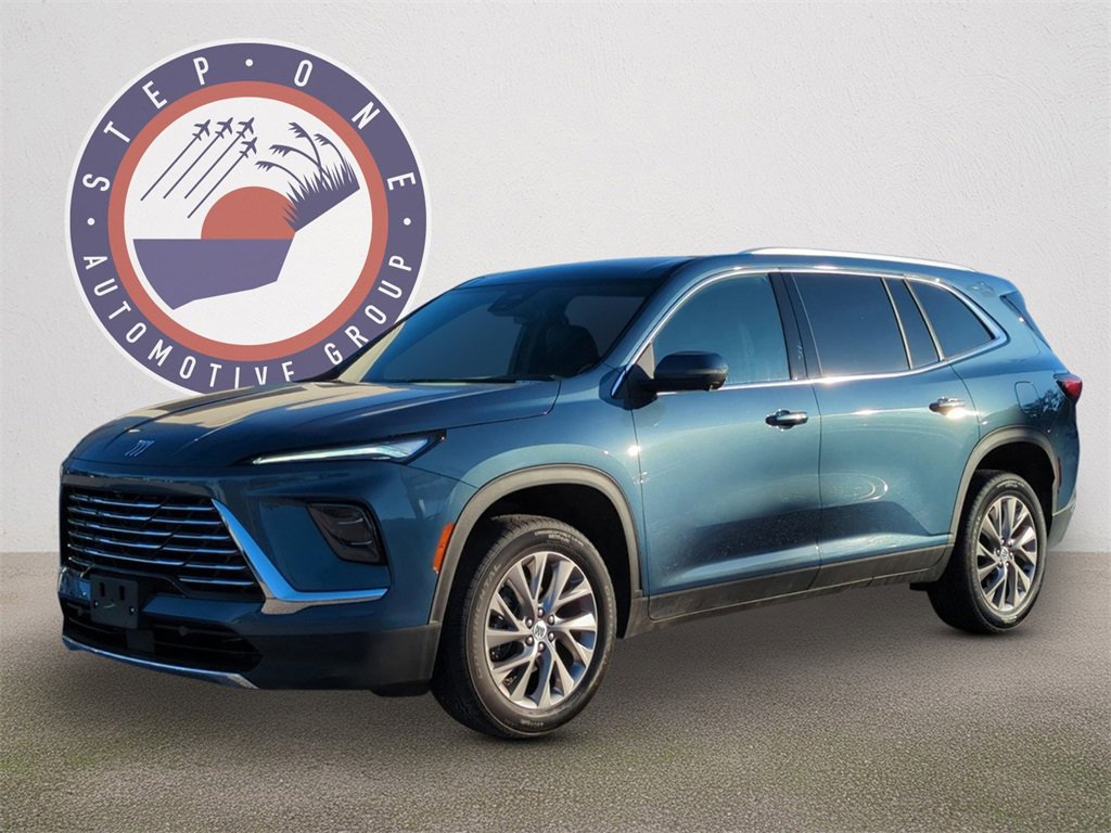 Used 2025 Buick Enclave Preferred image 2