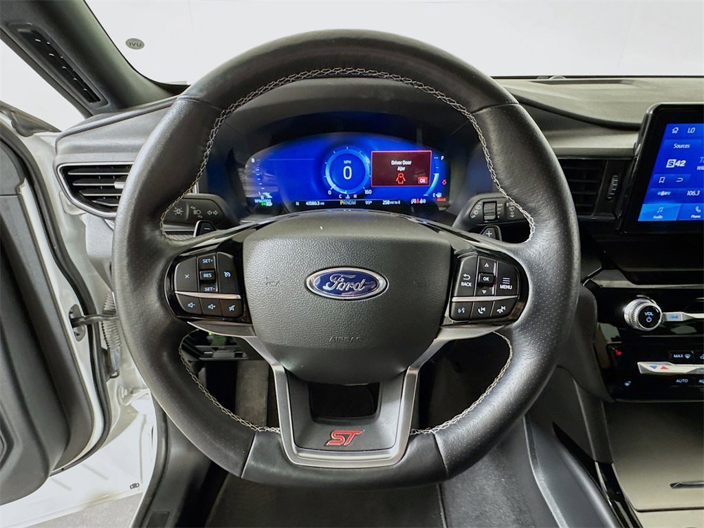 Used 2023 Ford Explorer ST image 9