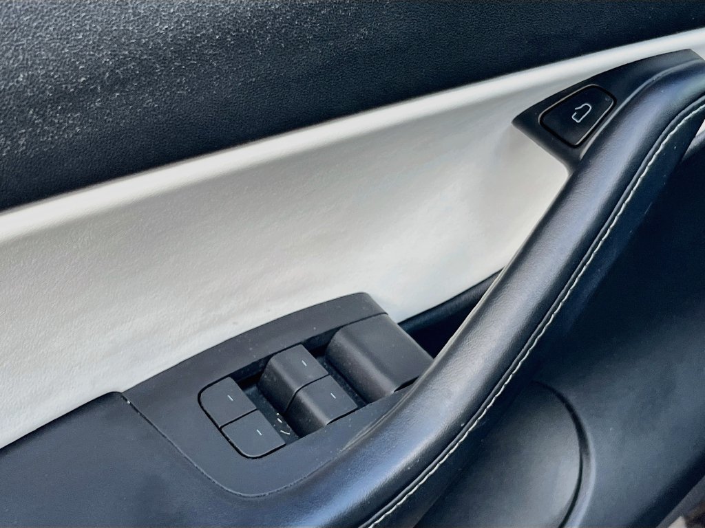 Used 2021 Tesla Model Y Long Range AWD/4WD image 18