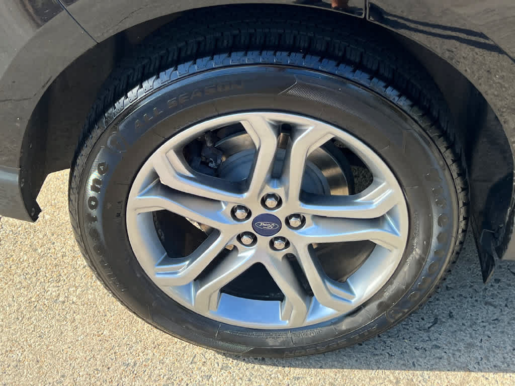 Used 2018 Ford Edge Titanium w/ Equipment Group 301A AWD/4WD image 18