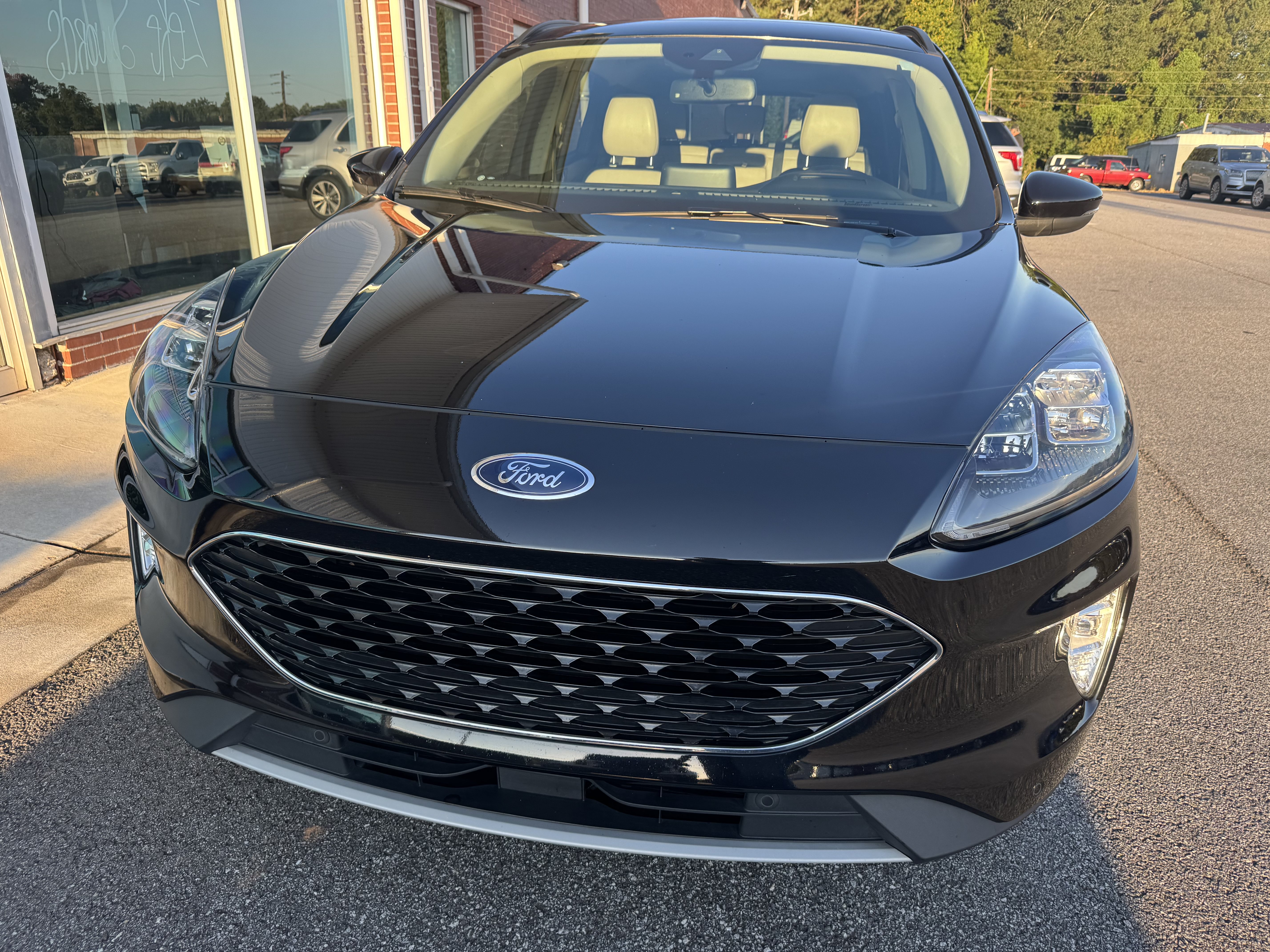 Used 2020 Ford Escape Titanium FWD image 4