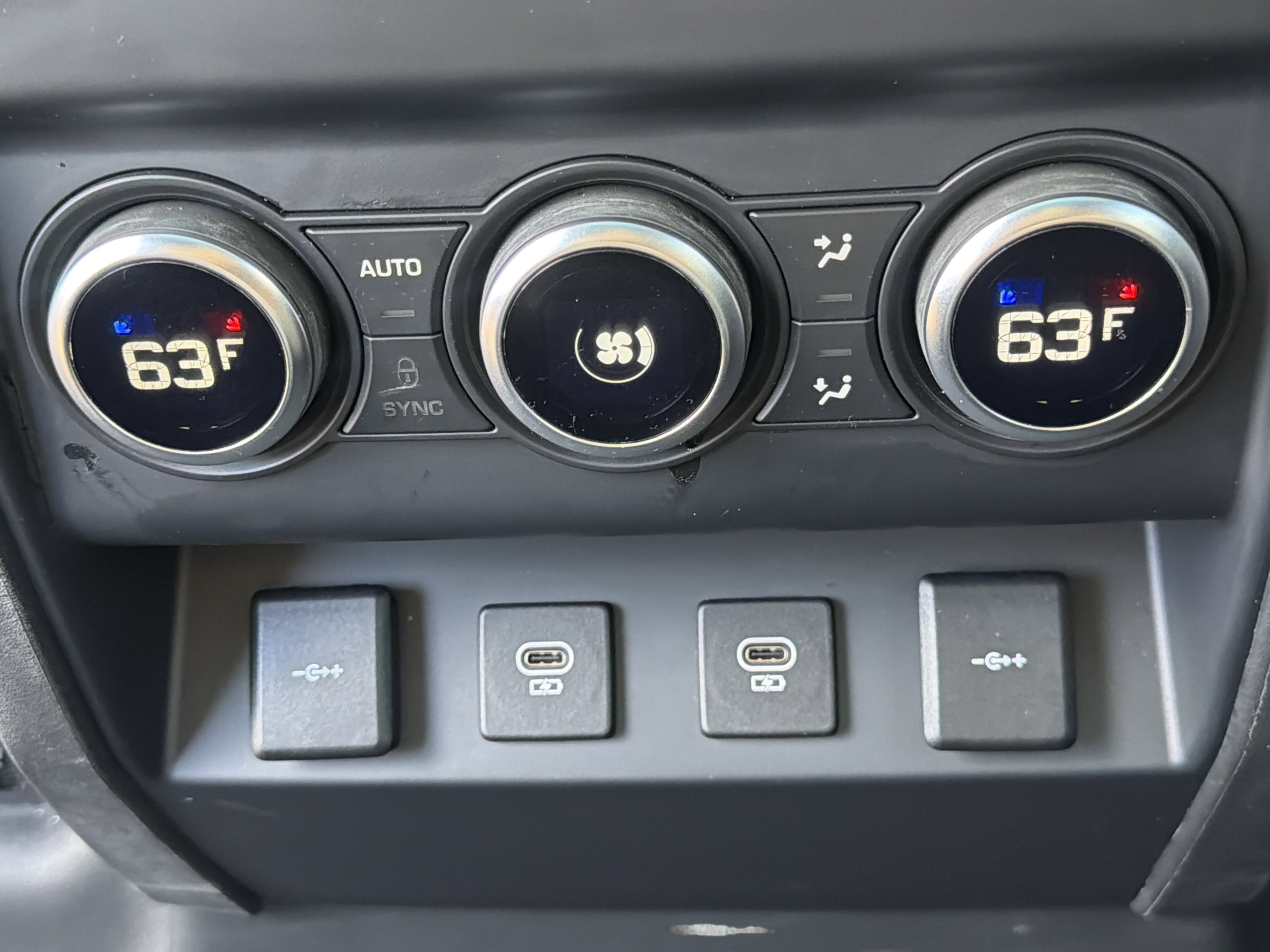 Used 2022 Land Rover Defender 110 S AWD/4WD image 33