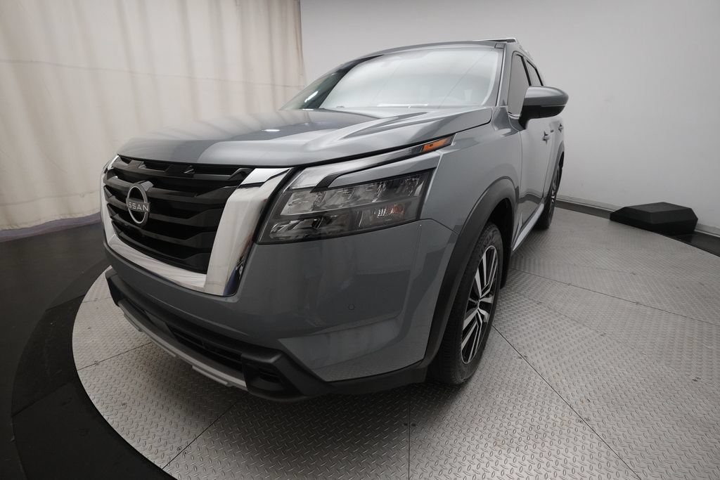 Certified 2025 Nissan Pathfinder Platinum w/ Cargo Package AWD/4WD image 12