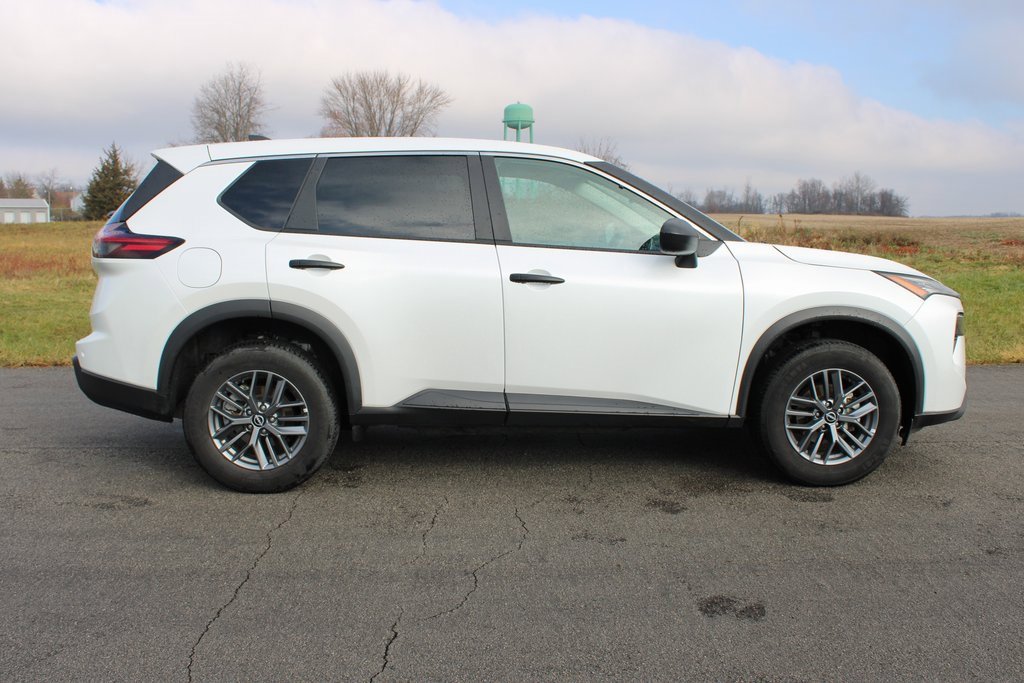 Used 2024 Nissan Rogue S image 8
