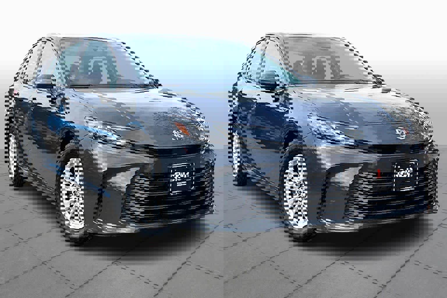 Used 2025 Toyota Camry LE w/ Convenience Package image 2