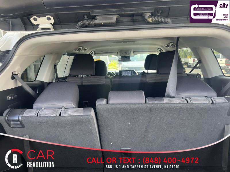 Used 2021 Toyota Highlander L FWD image 11