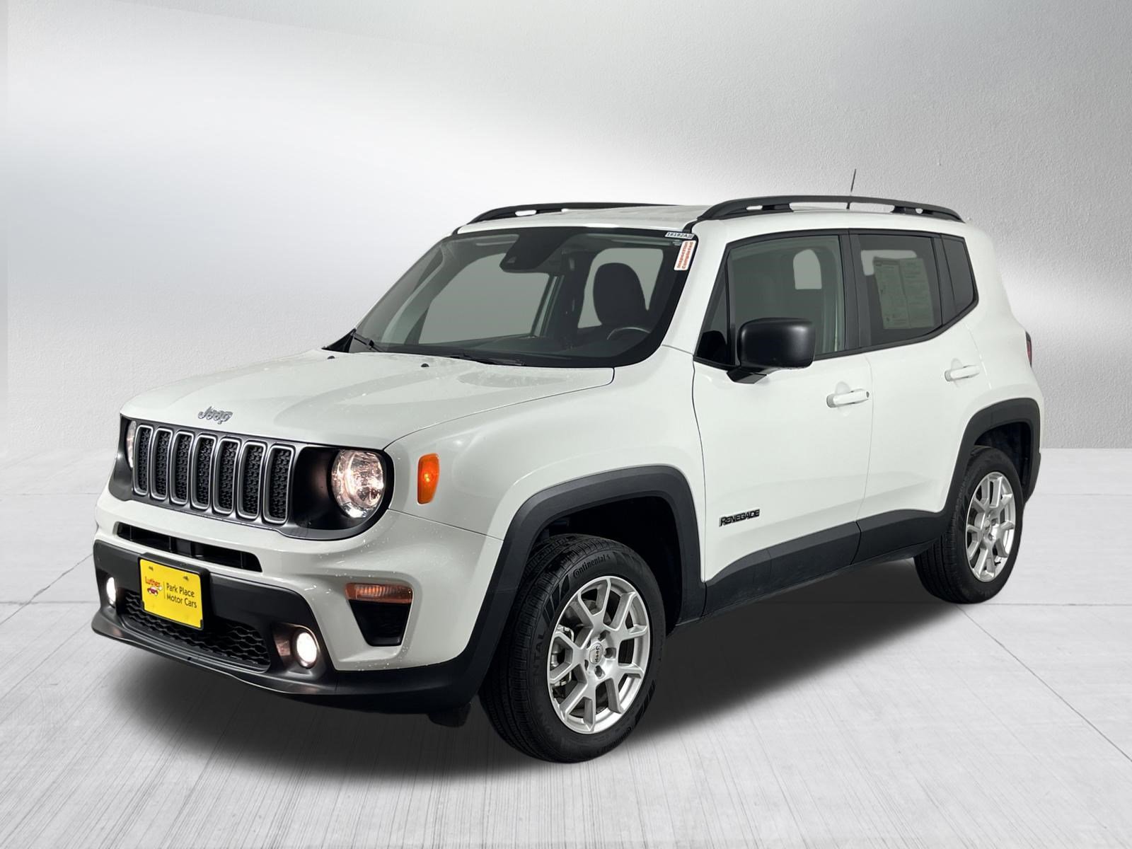 Used 2023 Jeep Renegade Latitude w/ Premium Group AWD/4WD image 3