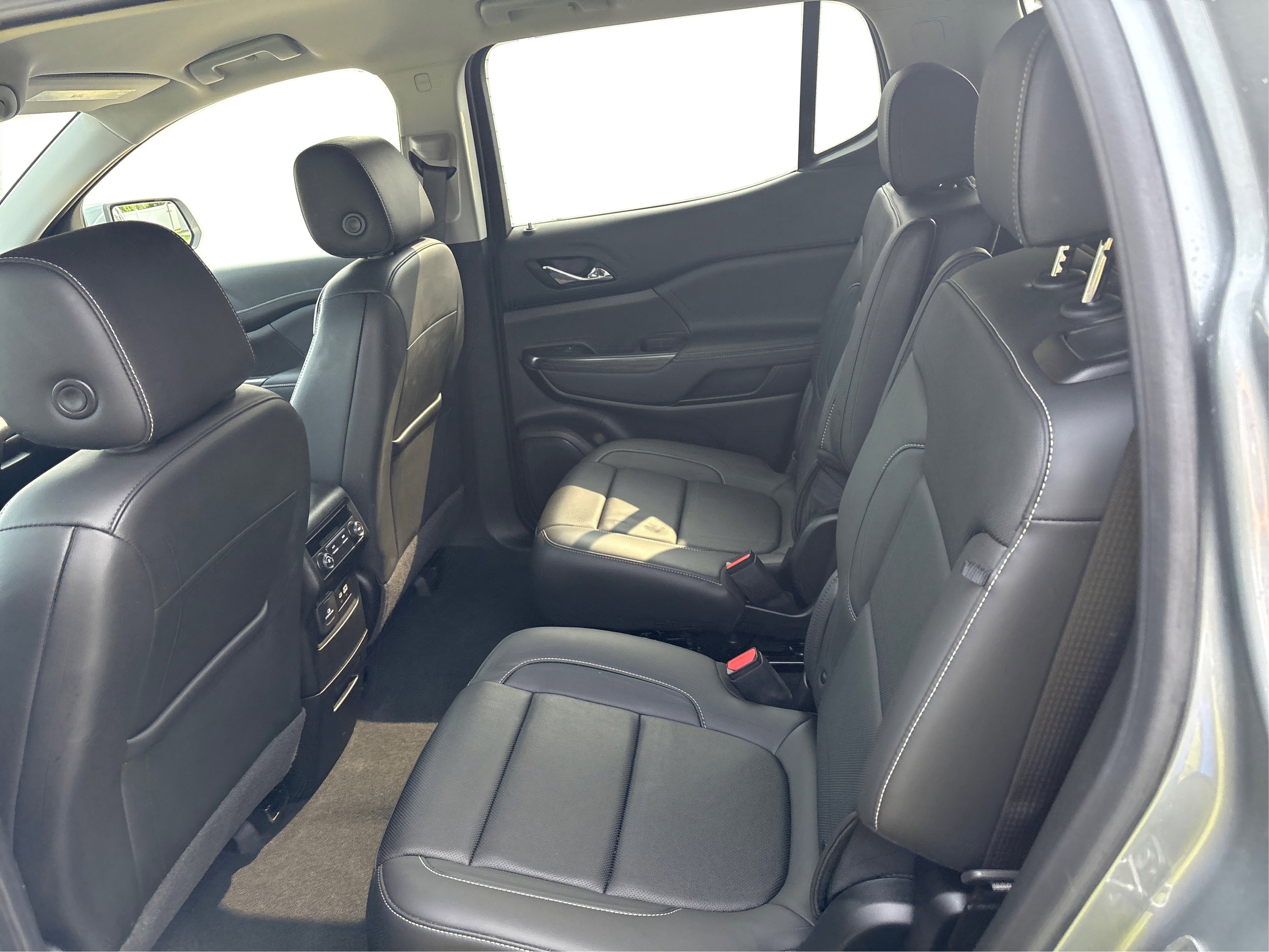 Used 2023 GMC Acadia SLT image 10