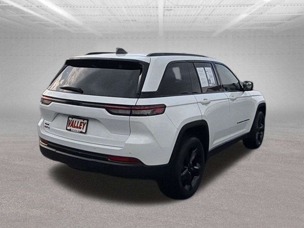 Used 2024 Jeep Grand Cherokee Altitude AWD/4WD image 13