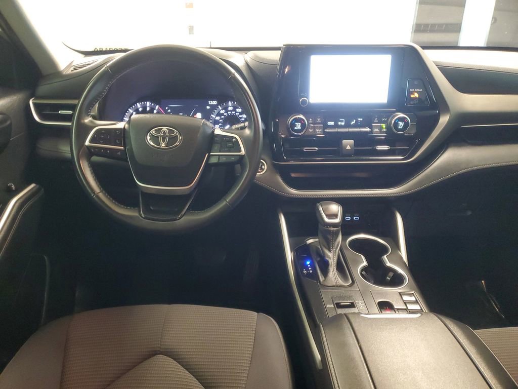 Used 2024 Toyota Highlander LE image 10