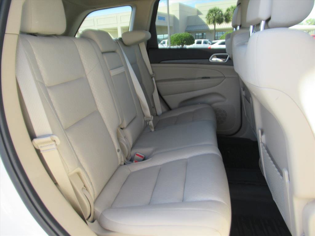Used 2022 Jeep Grand Cherokee Laredo E image 28